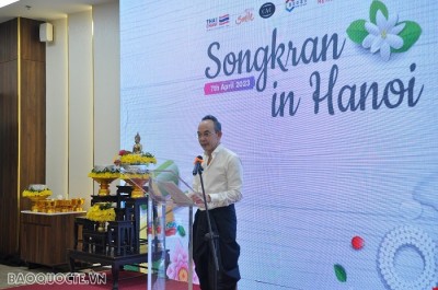 Thú vị lễ hội té nước Songkran tại Học viện Ngoại giao