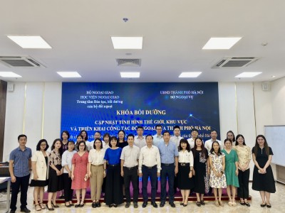 Bồi dưỡng cập nhật tình hình thế giới, khu vực và triển khai công tác đối ngoại của thành phố Hà Nội