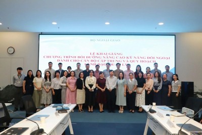 Khai giảng Khóa bồi dưỡng dành cho cán bộ cấp trung và trong diện quy hoạch lãnh đạo quản lý của Bộ Ngoại giao